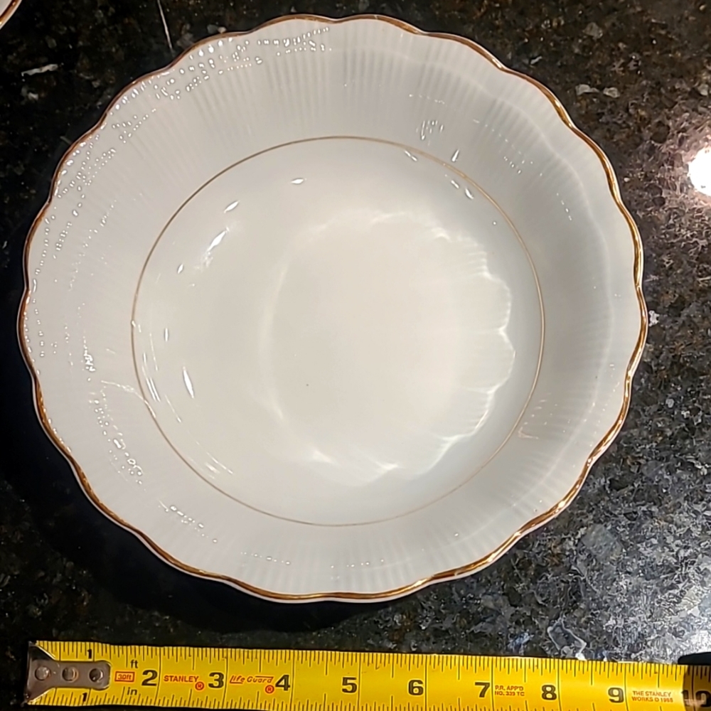 Walbrzych 9" Round Vegetable Bowl